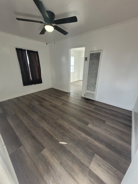 Building Photo - 137 E R St