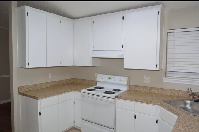 Building Photo - 3996 Bothwell Terrace