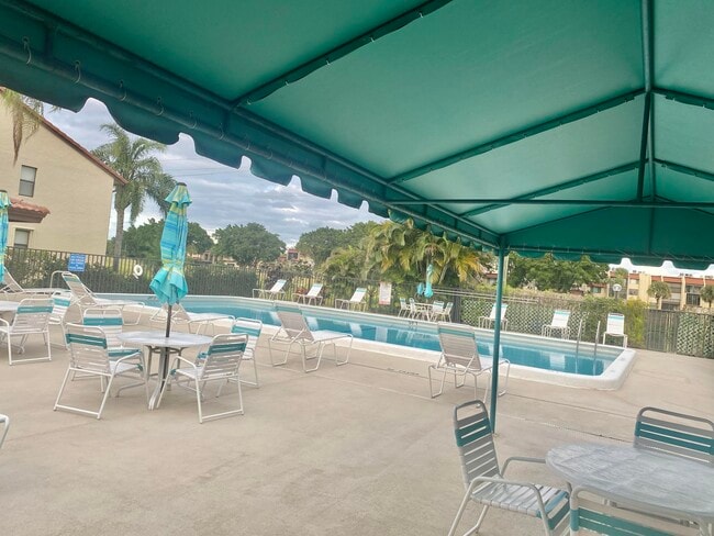 Building Photo - 7149 Golf Colony Ct