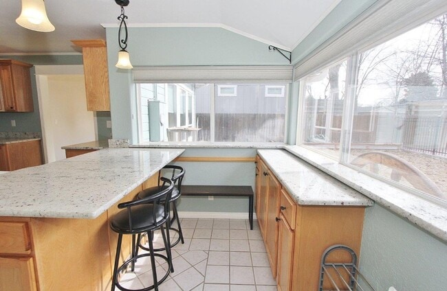 Building Photo - Charming Single-Level Cottage Style Home