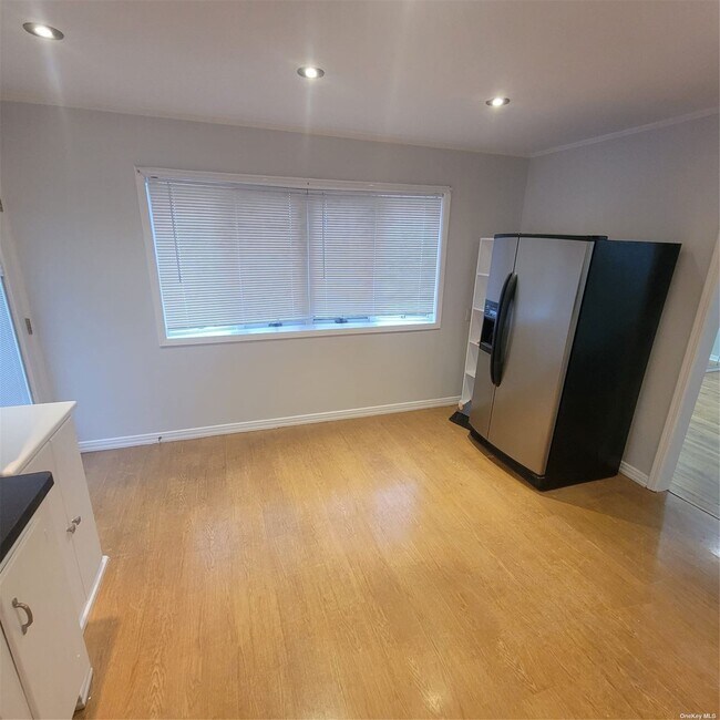 Building Photo - 619 Willis St