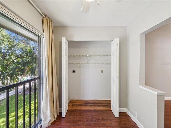 Building Photo - 5265 E Bay Dr