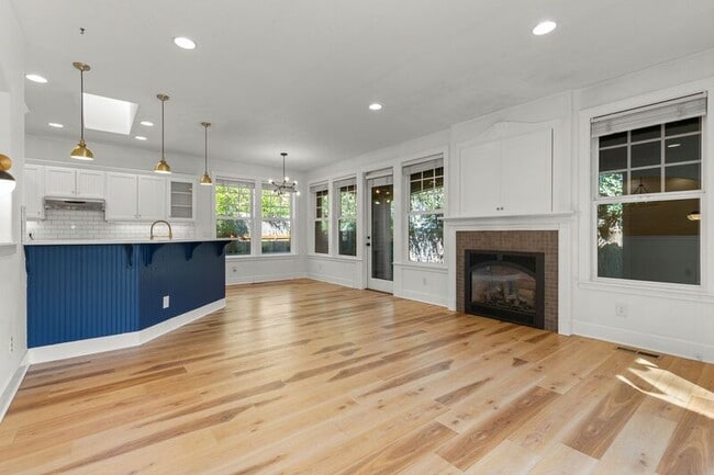 Primary Photo - 9628 N Exeter Ave