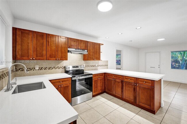 Building Photo - 30 SW 8th St