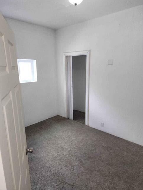 Building Photo - 610 Custer St