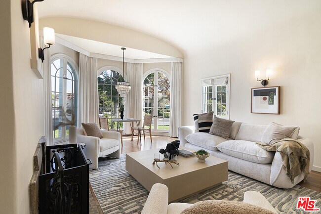 Building Photo - 131 S Martel Ave