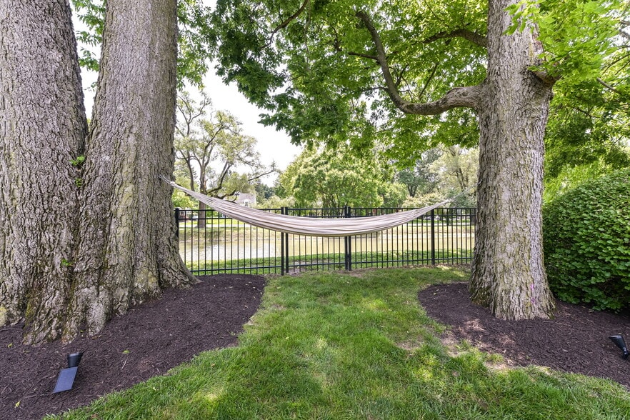 Building Photo - 5939 Gladden Dr
