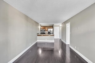 Building Photo - 2701 Riverside Dr