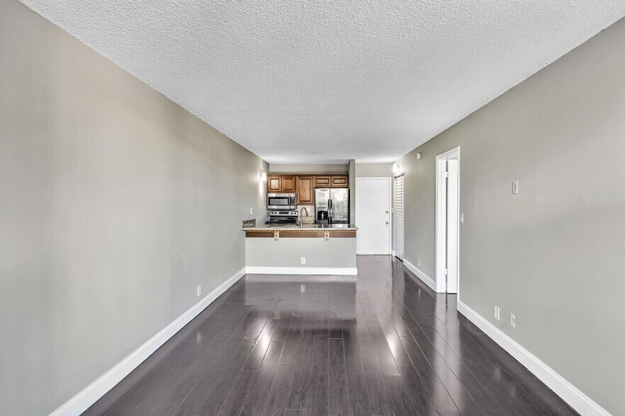 Primary Photo - 2701 Riverside Dr