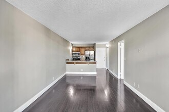 Building Photo - 2701 Riverside Dr