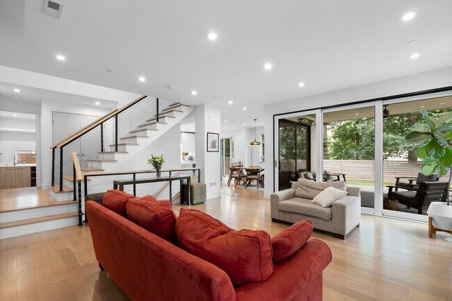 Building Photo - 5 Bed 4.5 Bath - Bethesda Contemporary Home