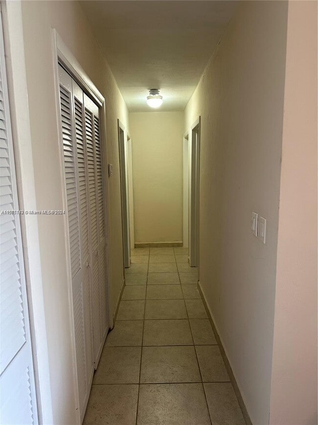 Building Photo - 9456 SW 77th Ave