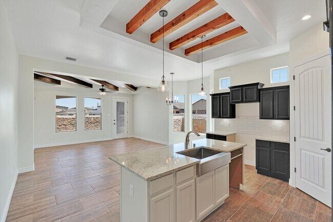 Building Photo - 14741 Tierra Harbor Ave