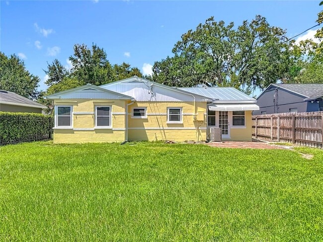 Building Photo - 1450 Cavendish Rd