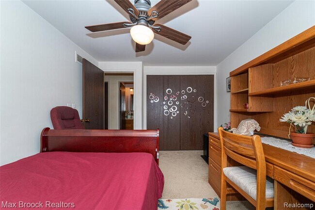 Building Photo - 862 Yorktown Ct