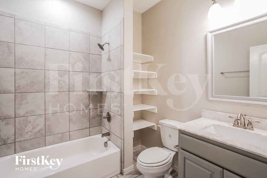 Building Photo - 304 Stefani Dr