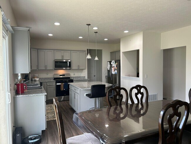 Building Photo - 241 Sunstone Ln