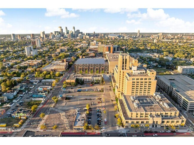 Building Photo - 2929 Chicago Ave