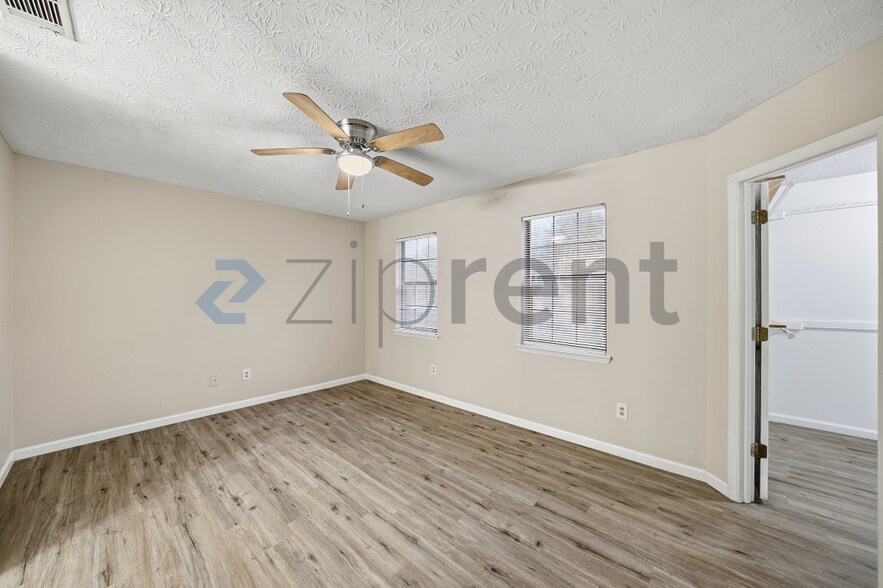 Building Photo - 5893 N Castlegate Dr