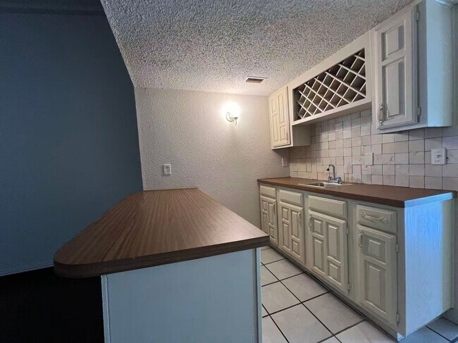 Building Photo - Beautiful 3 Bedroom 2 Bathroom in Plano!