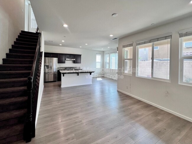 Building Photo - 2560 Daisy Dr