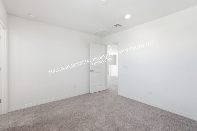 Building Photo - 7842 S New Strike Way