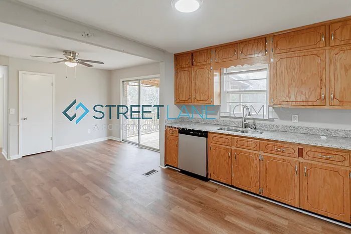 Building Photo - 718 Park Rd