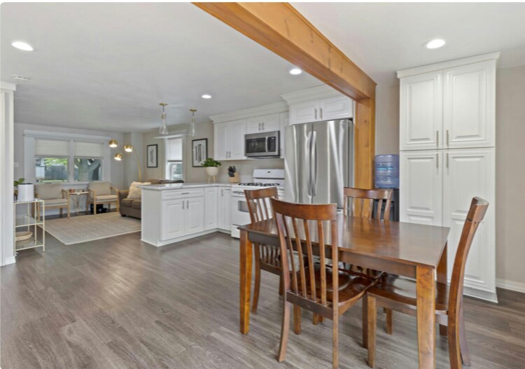 Building Photo - 141 S 75th St