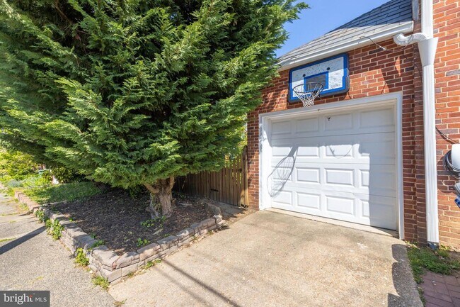 Building Photo - 4500 Eastway Ct