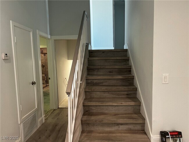 Building Photo - 524 Greenbriar Pl