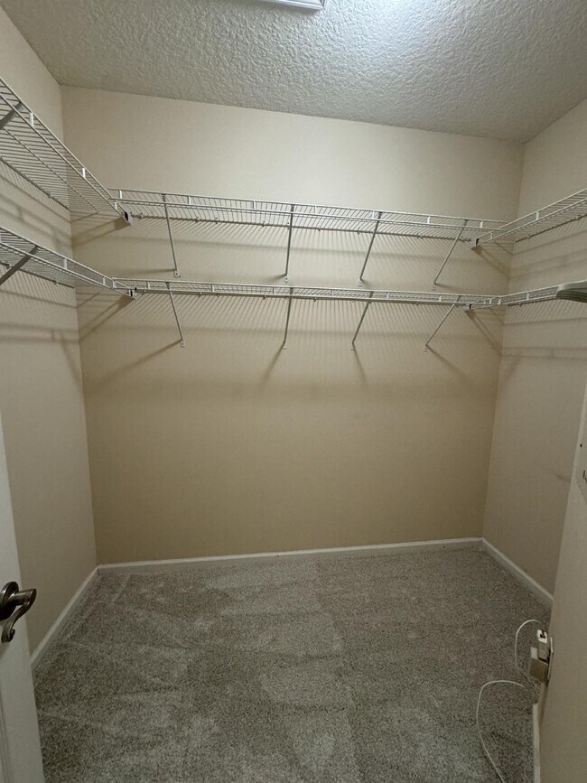 Building Photo - 4 bedroom 3 bath home in the Mandarin/ Sou...