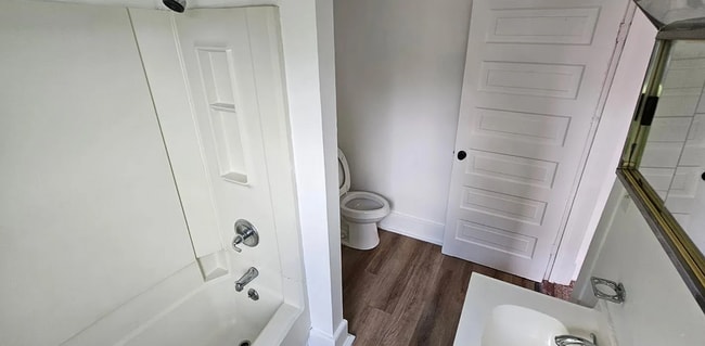 Building Photo - 4 Bedroom 1 Bath House Available to Rent f...