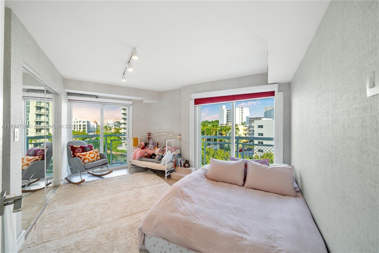 Building Photo - 1701 Sunset Harbour Dr