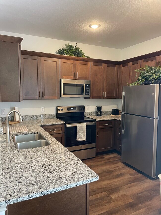 Kitchen - 7511 Gramercy Way