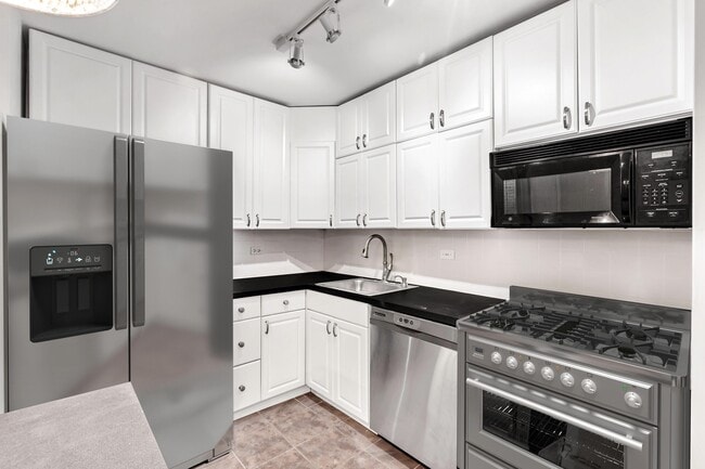 Building Photo - 510 E 80th St