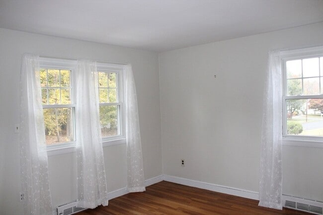 Building Photo - 61 Alton St