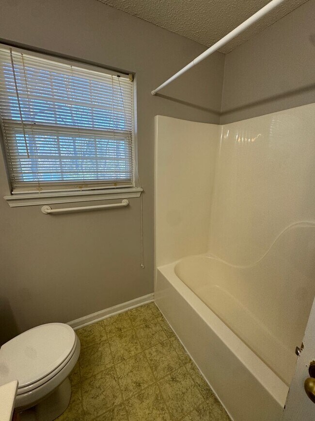 Building Photo - Spacious 3-bedroom, 2-bath home with a 2-car garage!