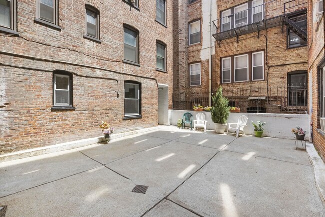 Building Photo - 340 Fairmount Ave