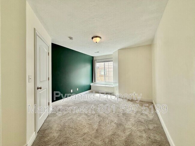 Building Photo - 6935 Traveler Ln