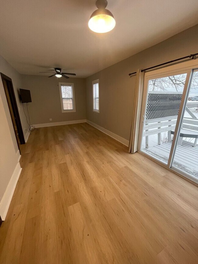 Building Photo - AVAILABLE AUGUST! - 2 Bed, 1 Bath Home In Superior!