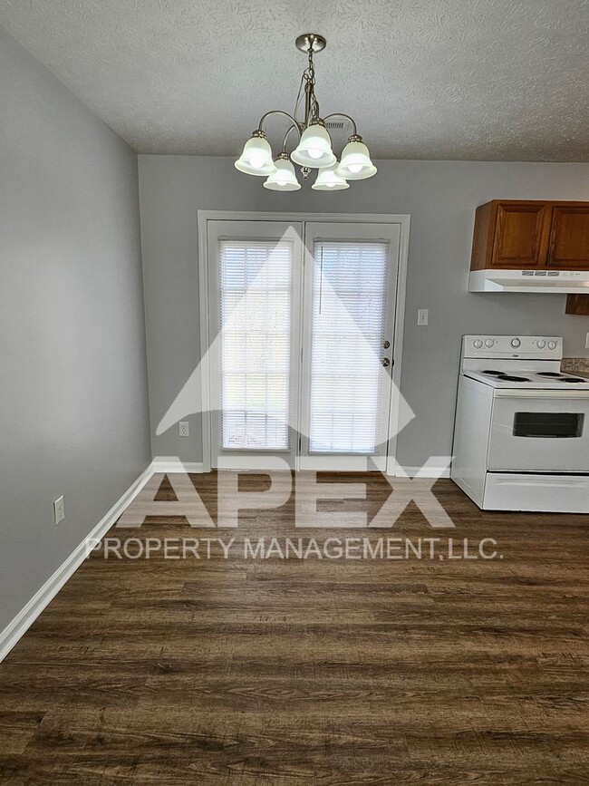 Building Photo - **MOVE-IN SPECIAL** 1/2 off 1st month! Bea...