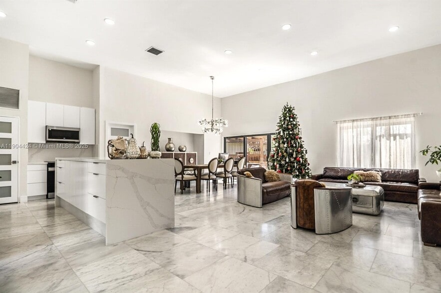 Primary Photo - 513 Leslie Dr