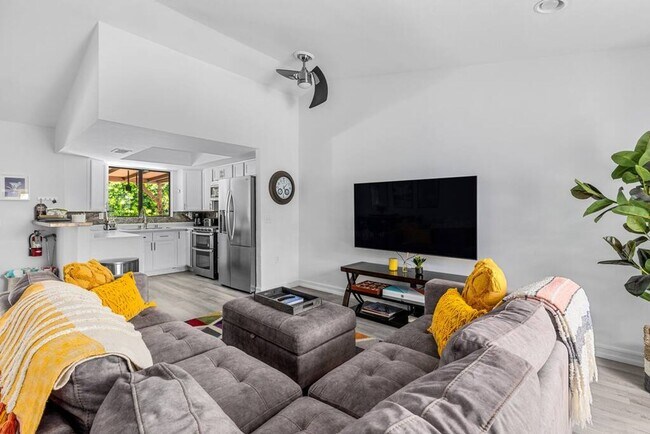 Building Photo - Beautiful fully furnished 3 bedroom home in Palm Springs (Monthly Only - No Long Term)