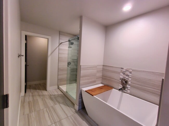 Building Photo - 609 Timberbrook Dr