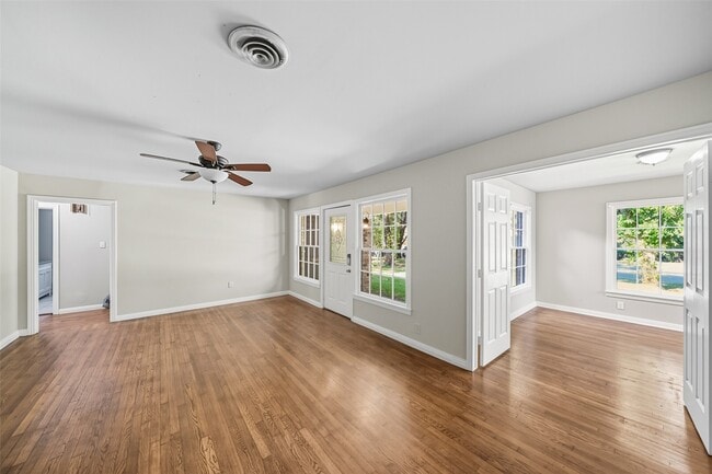 Building Photo - 1224 N San Jacinto St