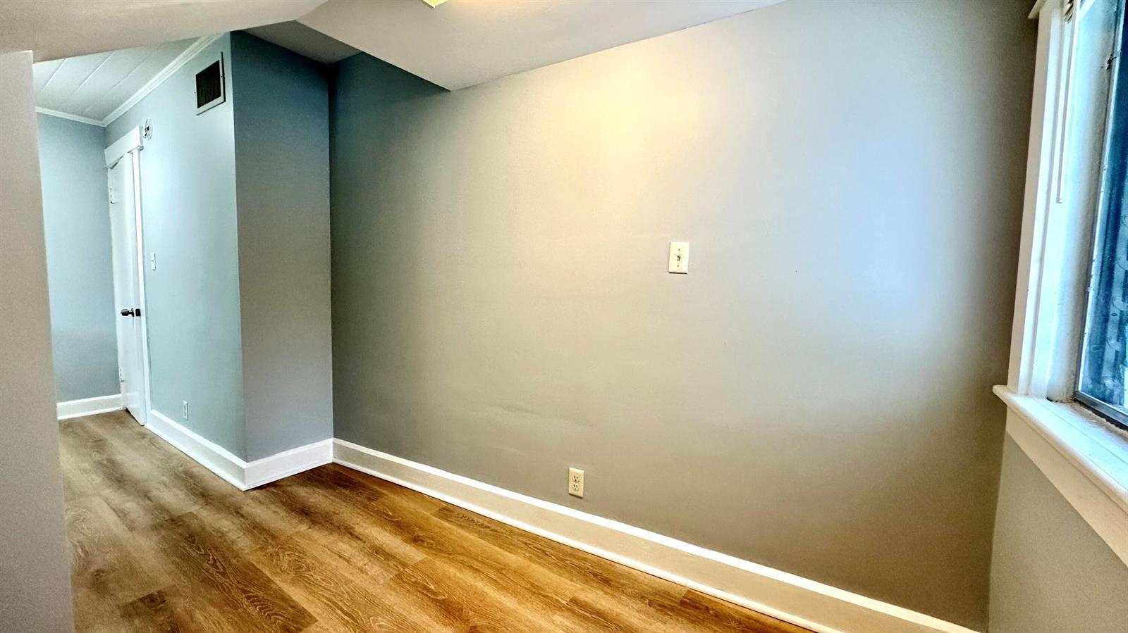 Building Photo - 313 S Lakeside Dr