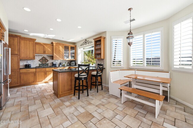 Building Photo - 2670 Grandoaks Dr