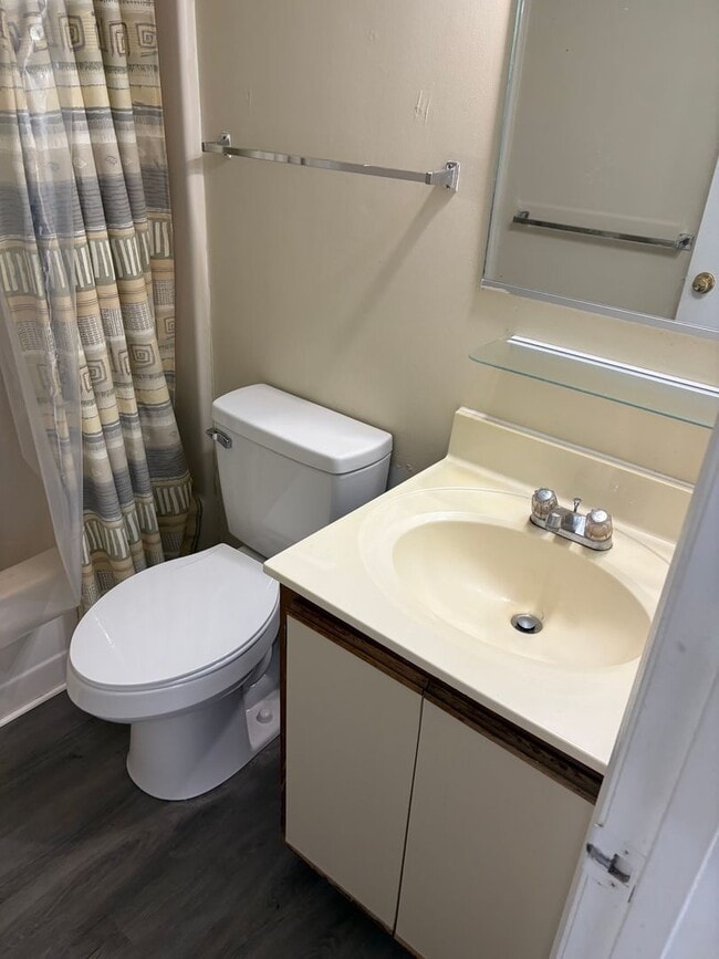 Building Photo - 4BR/2BA Near Virginia Tech | Bus Route, Laundry In-Unit