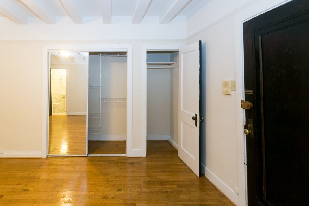 Building Photo - 4636 N Paulina St