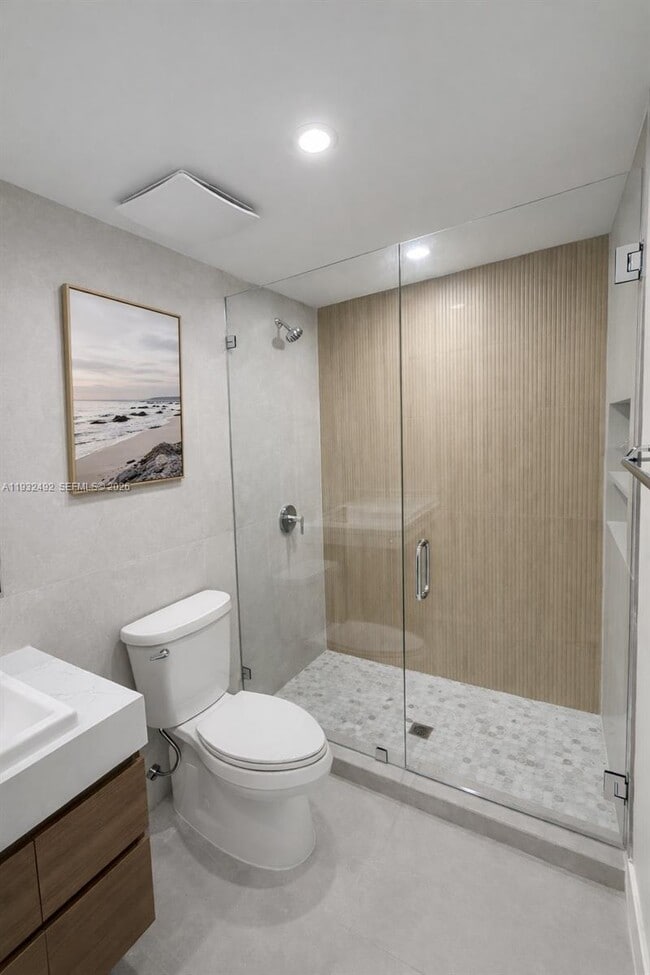 Building Photo - 17050 N Bay Rd